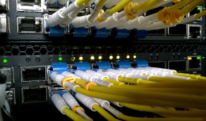 Datacenter network switch with fibre-optic cables